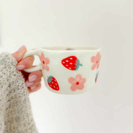 STRAWBERRY MUG